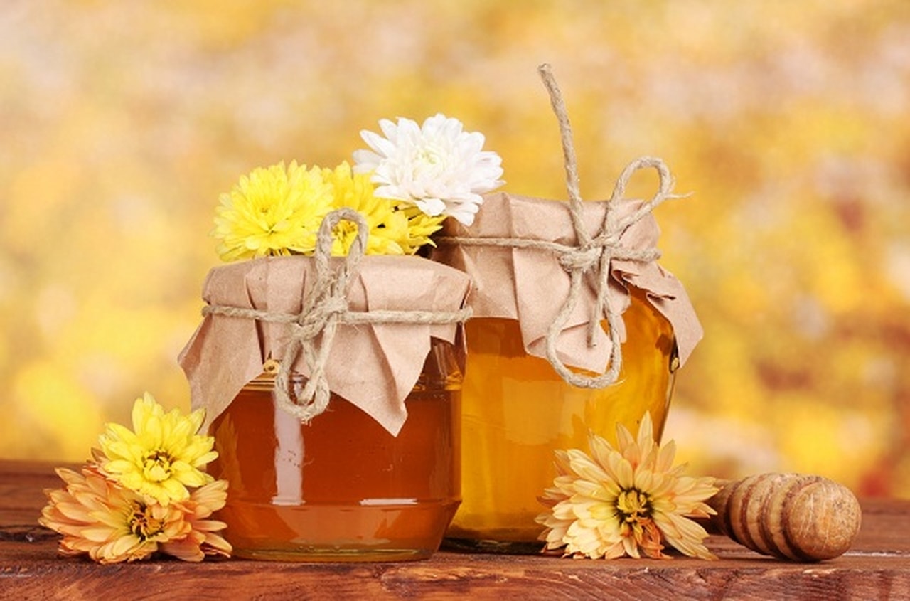 العسل وفوائده الصحية والتجميلية على البشرة